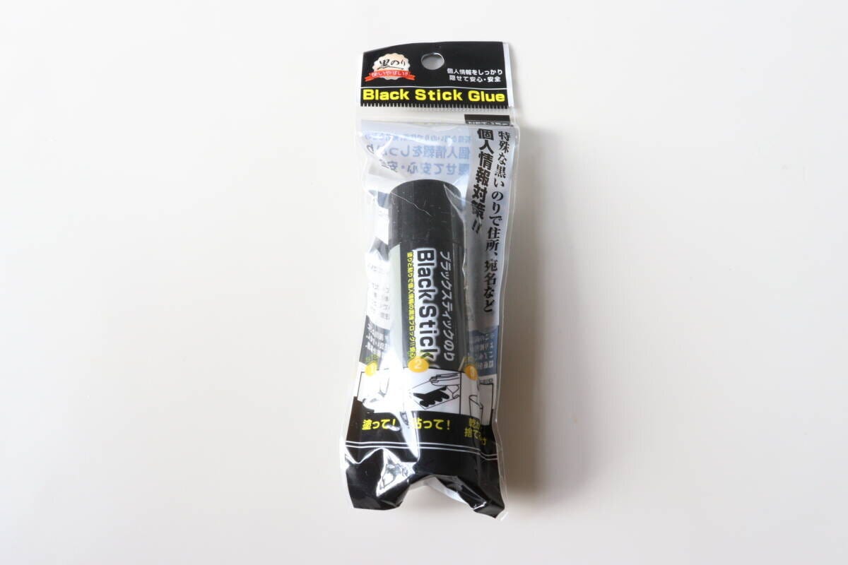 セリアのブラックスティックのりのパッケージ