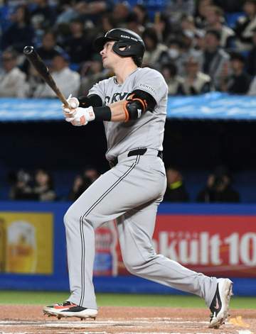 巨人・ダルベックが3試合連発の5号ソロ 左中間席へ