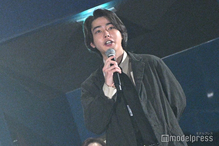 ファンの元に駆けつけた倉悠貴(C)モデルプレス