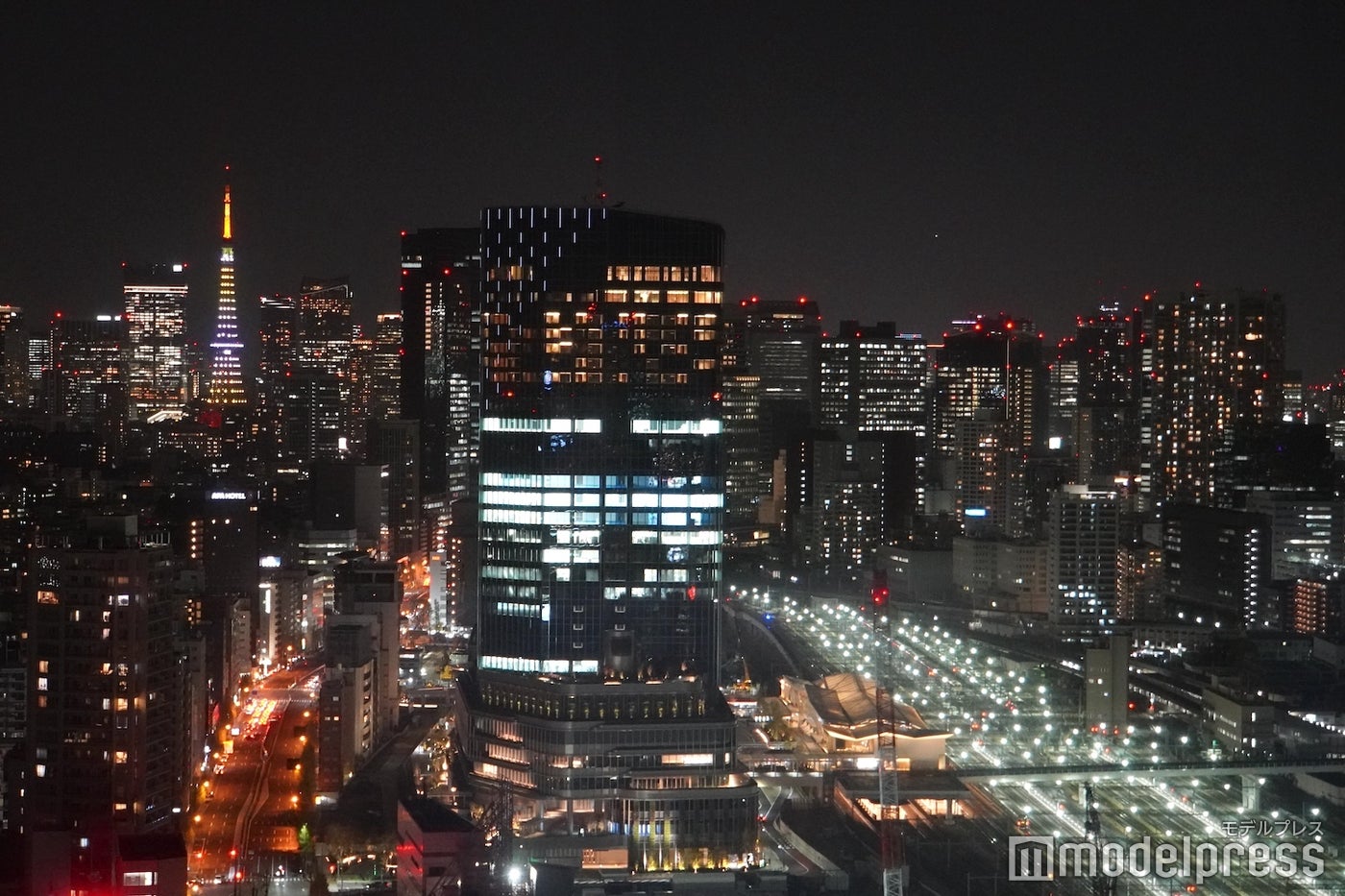 部屋から見るTAKANAWA GATEWAY CITYの夜景（C）モデルプレス