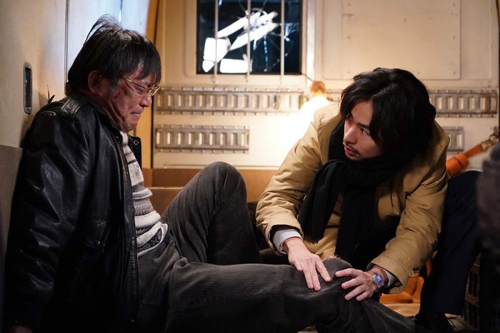 渡辺いっけい、成田凌「逃亡医F」第4話(C)日本テレビ