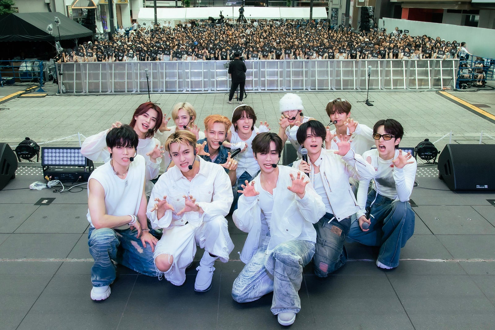 INI、新宿でゲリラライブ開催 ファン800人招待【THE ORIGIN】