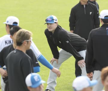 日本ハム復帰の有原 キャンプ合流あいさつでつかみOK「こわいとか言われてますけど、そんなことはありません」 狙いは「いい感じでチームに入っていけたらと思って」