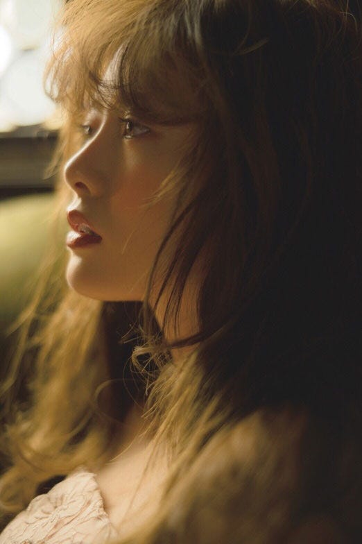 白石麻衣2ndソロ写真集『パスポート』(2月7日発売)/画像提供:講談社