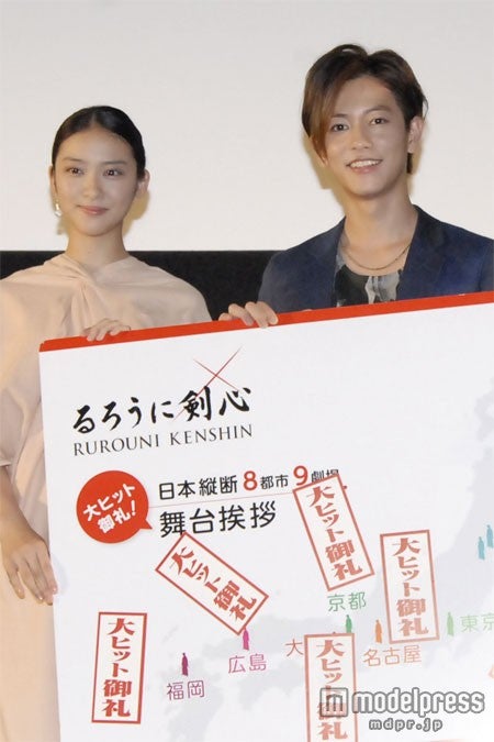 多忙の武井咲に、佐藤健「スケジュール合わせる」