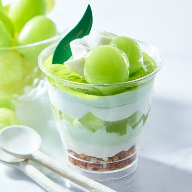 シャトレーゼ　シャインマスカット　期間限定スイーツ　山梨県産シャインマスカットのカップデザート