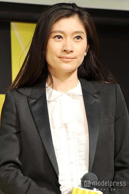 篠原涼子、女性らしさを保つ秘訣とは