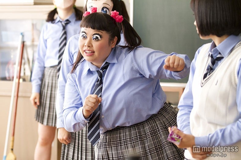 渡辺直美（中央）