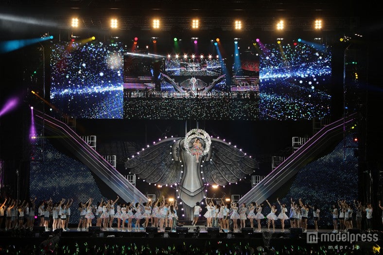 「大島優子卒業コンサート in 味の素スタジアム ～6月8日の降水確率56％（5月16日現在）、てるてる坊主は本当に効果があるのか？～」（C）AKS