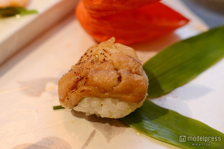 中には穴子の手鞠寿司