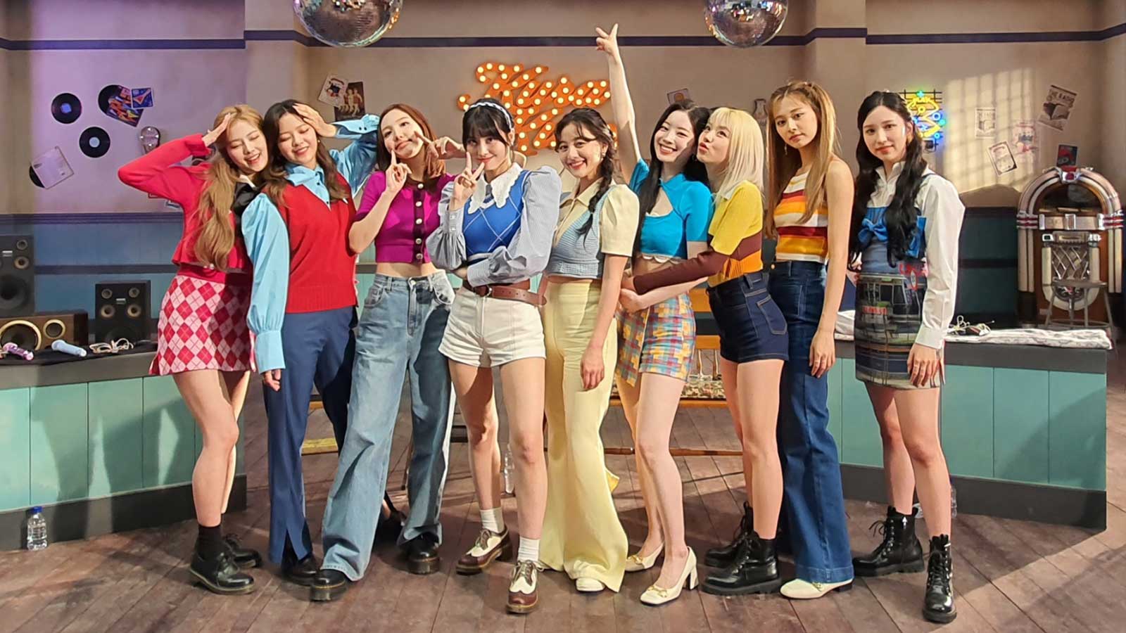 TWICE、新曲「Kura Kura」初フルパフォーマンス披露 プレミアム生配信で世界47万人を魅了