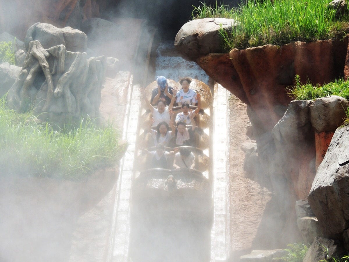 水が大量すぎて（？）スモークが立ち込めていますが、スプラッシュの瞬間です