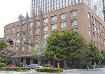 「見るに堪えない」「県警に通報した」新たな学校【暴行動画】拡散しネット騒然 目疑う酷い暴力、廊下に倒した生徒の頭を強烈蹴り 危険な衝撃音「いじめで終わらせるな」早急確認・捜査求める声