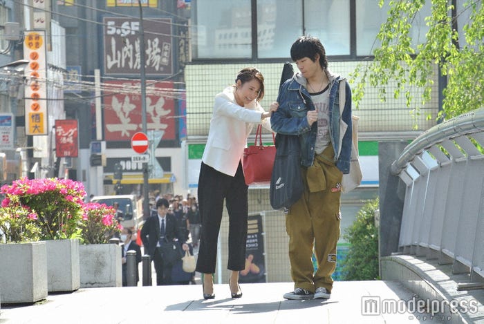 前田敦子、渡辺大知「毒島ゆり子のせきらら日記」第3話・場面カット(C)TBS