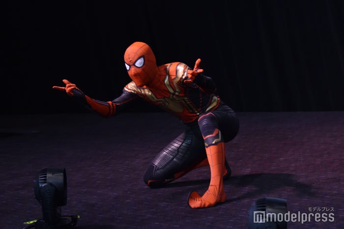 ジャニーズらしいアクロバットで登場したスパイダーマン(C)モデルプレス