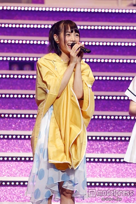 笑顔で抱負を語る、北野日奈子