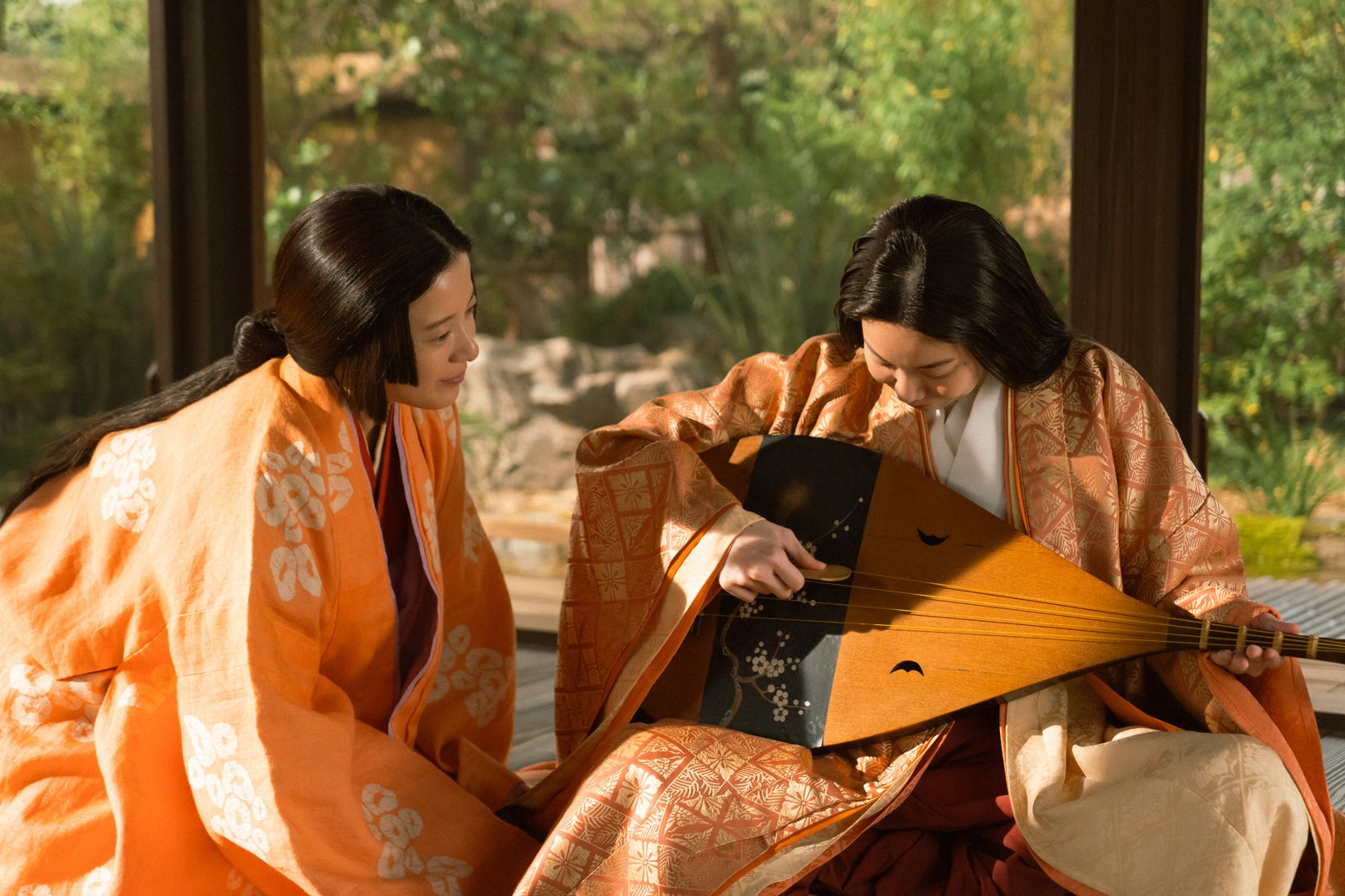 吉高由里子、野村麻純「光る君へ」第12話より（C）NHK