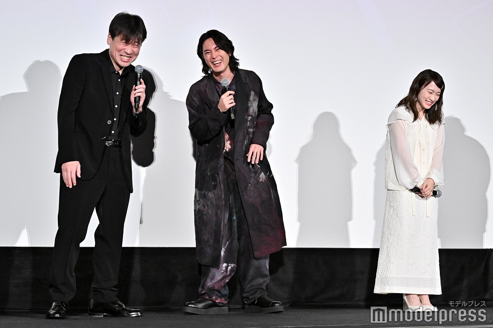 佐藤二朗、間宮祥太朗、川栄李奈（C）モデルプレス