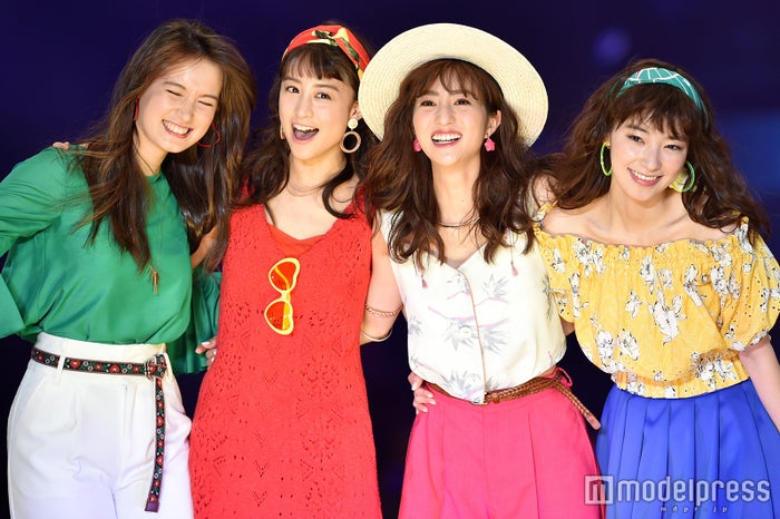山本美月 堀田茜ら Cancam モデルはやっぱり女子の憧れ ビビットファッションで キラキラ 放つ 札幌コレクション17 モデルプレス