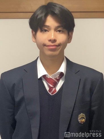 高坂英莉玖（※「高」は正式には「はしごだか」）