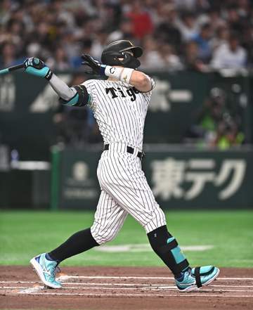 阪神 佐藤輝が確信歩きの特大弾！先制ソロに東京ドームが大熱狂 昨年の第2戦に続いて“2試合連発” 球宴通算3発目