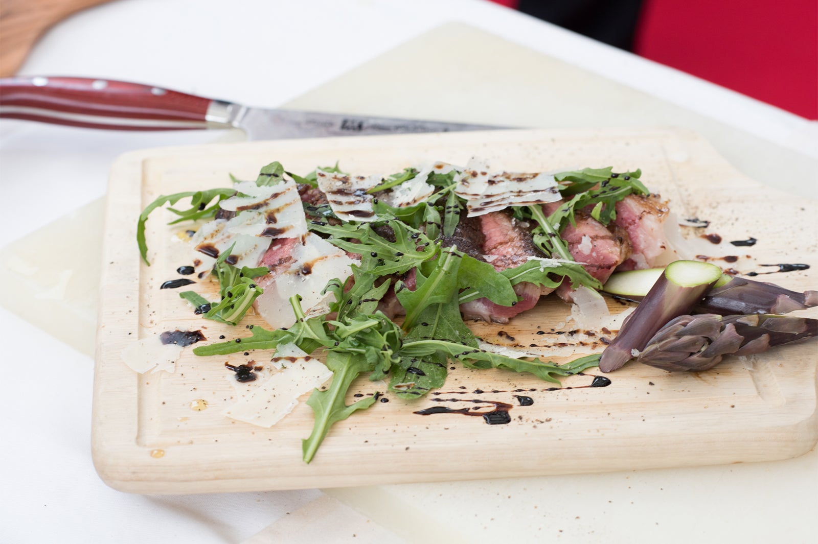 牛肉のタリアータ／Hotter Than July Inc.