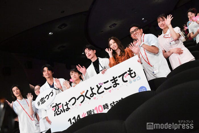 (左から)渡邊圭祐、堀田真由、毎熊克哉、上白石萌音、佐藤健、香里奈、昴生、吉川愛 (C)モデルプレス