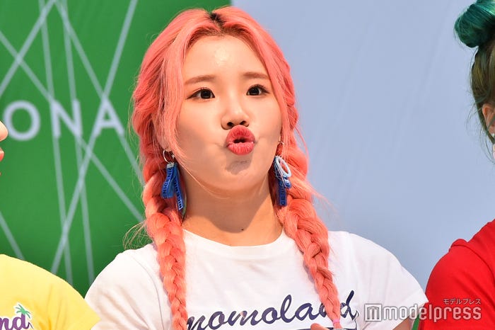 ジュイのピンクヘア復活 愛嬌すばらしい (C)モデルプレス