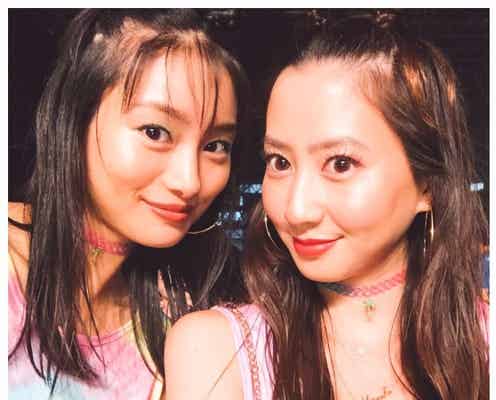 河北麻友子&忽那汐里、双子コーデでアリアナライブ参戦?可愛すぎる2ショット