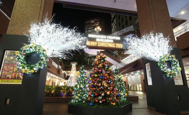 新宿がイルミきらめくデートスポットに ロマンティックなxmasツリーも点灯 女子旅プレス 新宿がイルミきらめくデートスポットに ロマンティックなxmasツリーも点灯 女子旅プレス