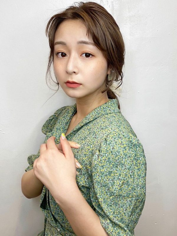 伸ばしかけの前髪 ポニーテールアレンジ集 女度が上がる大人っぽいヘアアレンジ モデルプレス