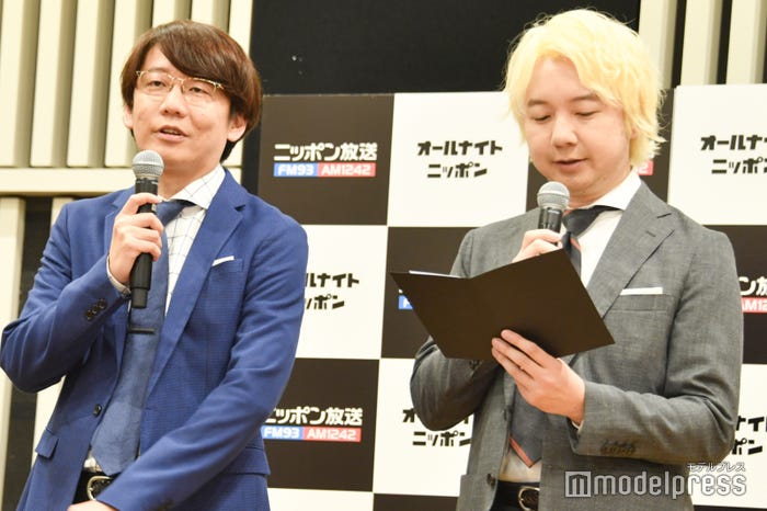 同会見で司会を務めた小宮浩信・相田周二/三四郎 (C)モデルプレス