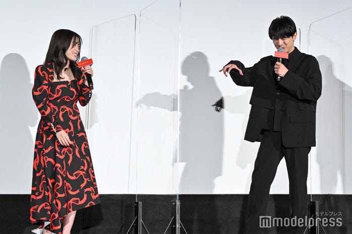 橋本環奈、吉沢亮 (C)モデルプレス