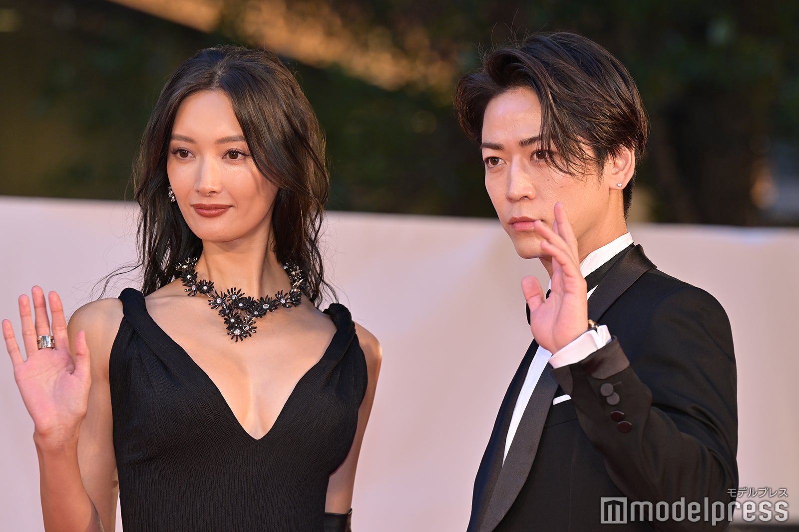 菜々緒、亀梨和也（C）モデルプレス