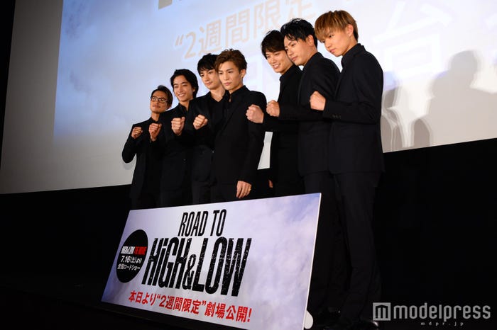(左から)今市隆二、佐藤寛太、町田啓太、岩田剛典、鈴木伸之、山下健二郎、佐藤大樹(C)モデルプレス