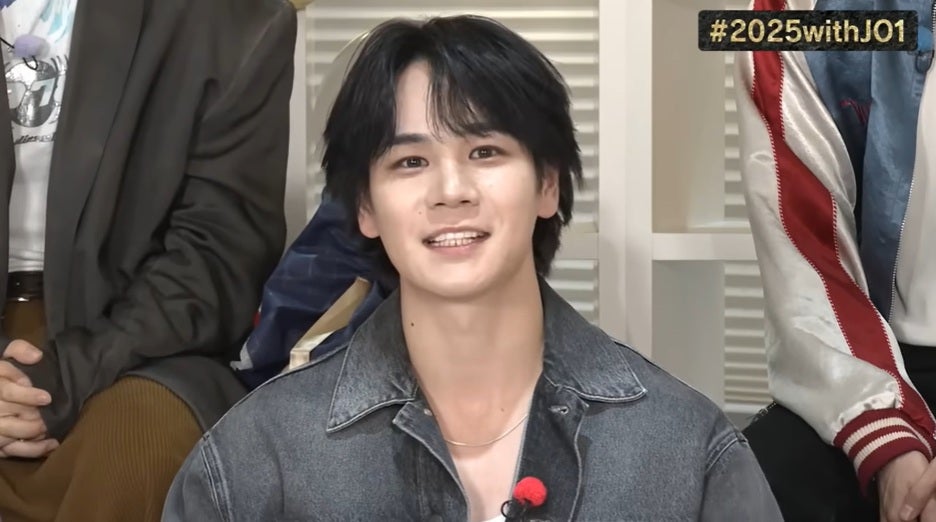 JO1、生配信で年内活動終了の鶴房汐恩にメッセージを送る