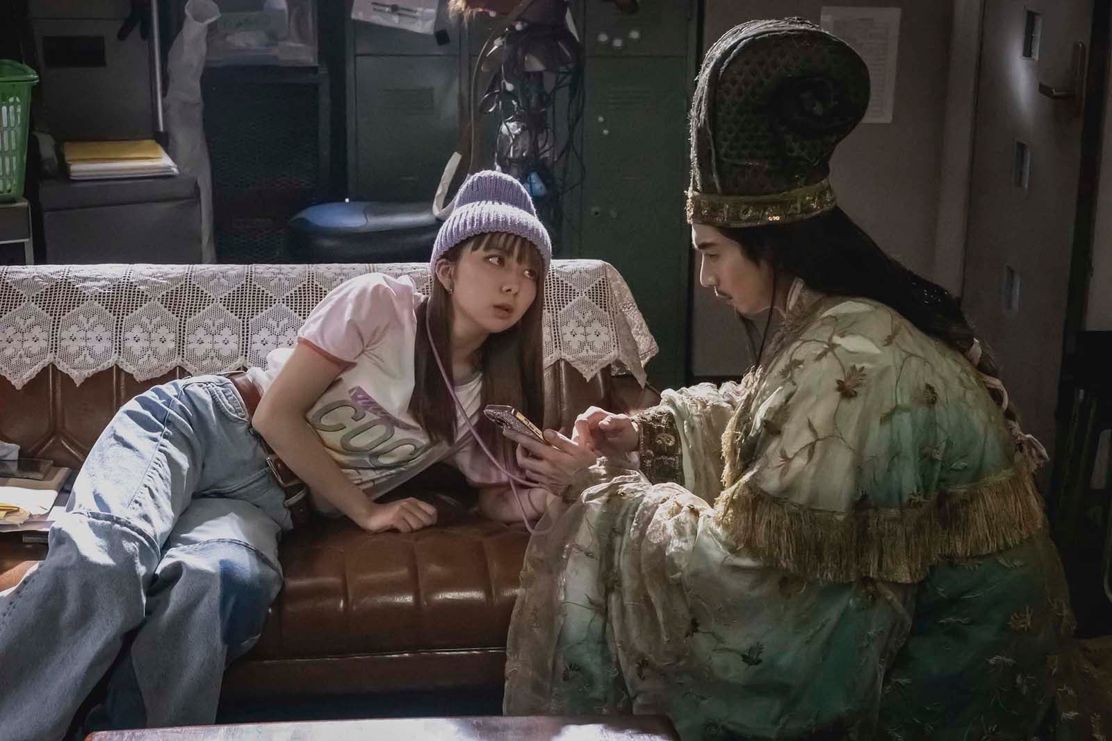 上白石萌歌、向井理「パリピ孔明」第1話より（C）フジテレビ