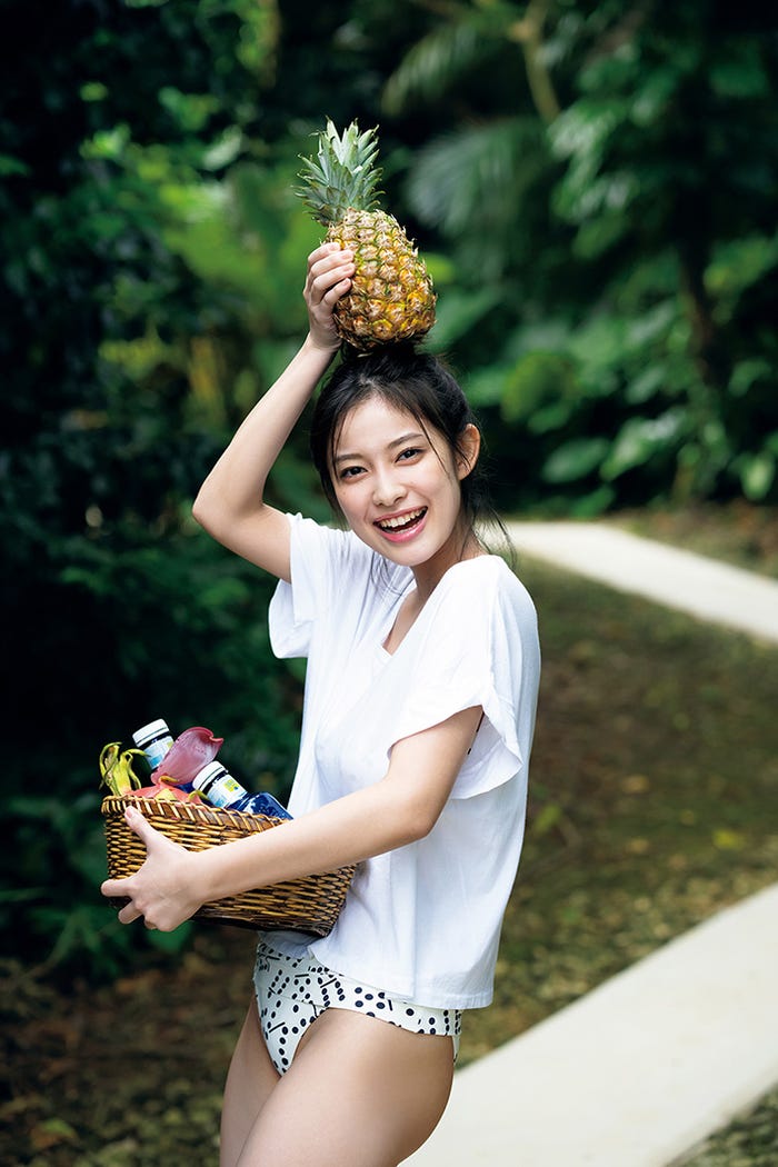 玉田志織 2nd写真集「as is」(C)LUCKMAN/小学館
