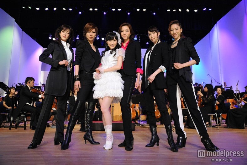 渡辺麻友、元宝塚トップスターらと共演で男役のハートを鷲掴みに？ 指原莉乃も豪華コラボ実現