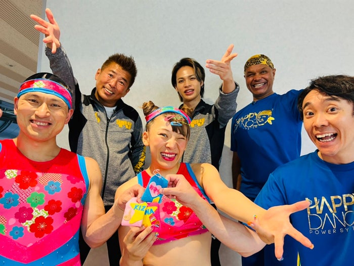 (前列左から)春日俊彰(オードリー)、フワちゃん、よしお兄さん(後列左から)勝俣州和、上田竜也(KAT-TUN)、パウロ・サントス(C)TBS