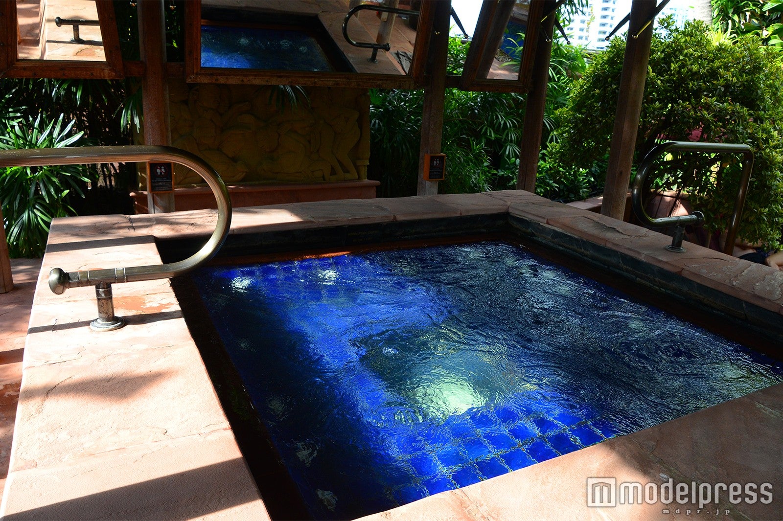 屋外プール（C）モデルプレス