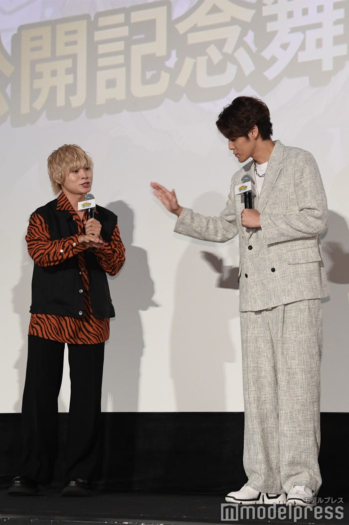 体調不良で欠席の山下大輝を愛でる岡本信彦と宮野真守「こんなにちっちゃかったっけ?」(C)モデルプレス