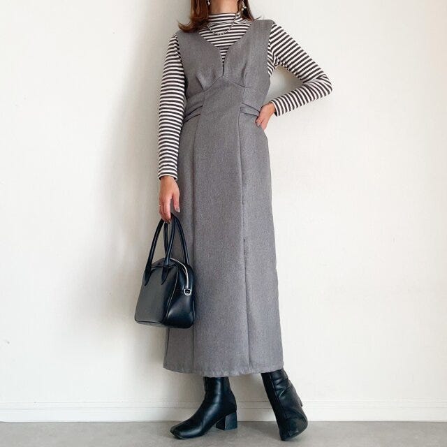 グレーのワントーンコーデにボーダーで抜け感をプラス