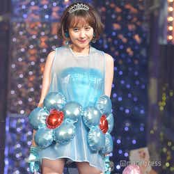 モデルプレス - トリンドル玲奈の美脚に釘付け トップバッターに歓声<ViVi Night>
