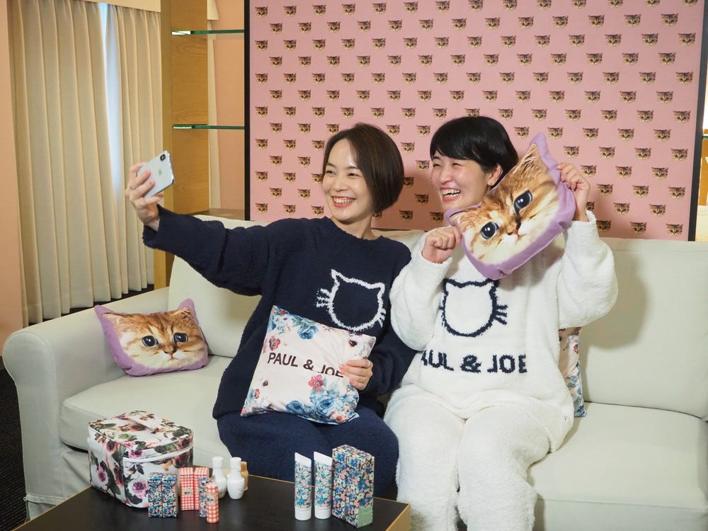 ポール&ジョーの“クリスマス版”コラボルーム、ホテルニューオータニに 猫と可憐な花柄に包まれる