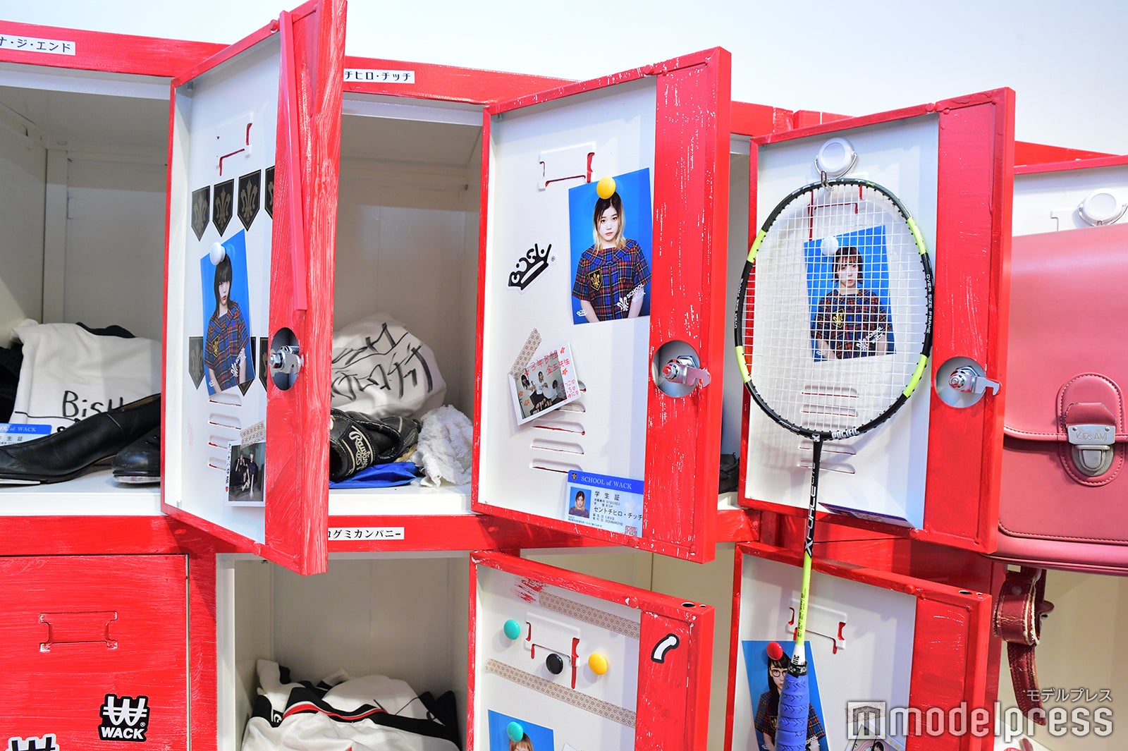 「SCHOOL OF WACK」展示の模様 （C）モデルプレス