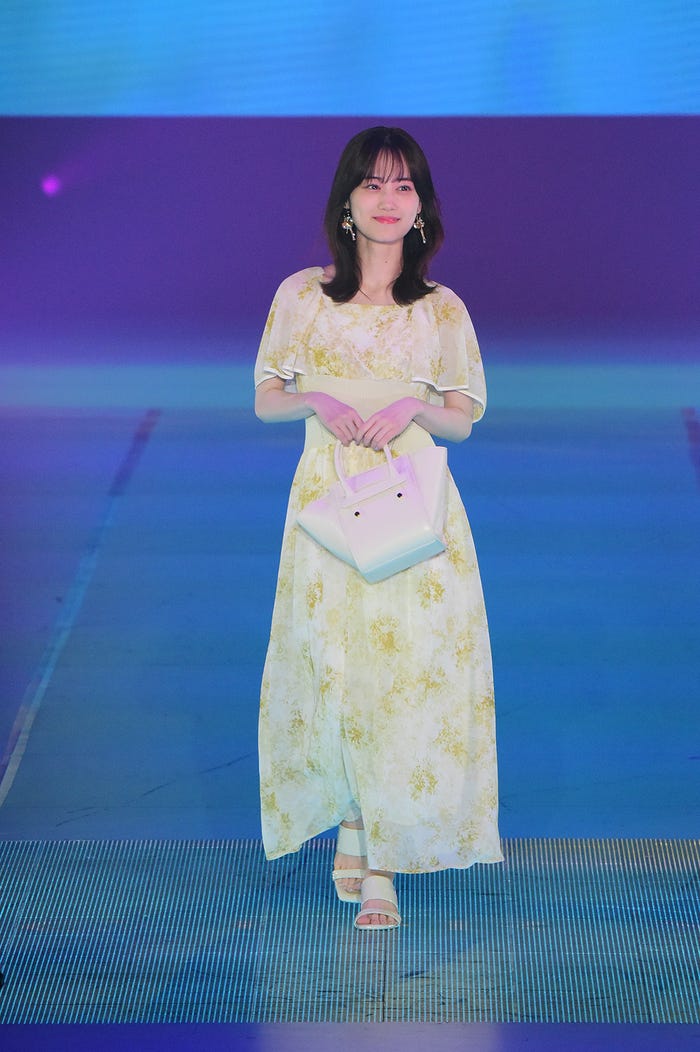 山下美月(C)Rakuten GirlsAward 2023 S/S