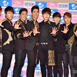 SUPER JUNIOR(左から:ウニョク、ドンヘ、カンイン、シウォン、キュヒョン、リョウク、ソンミン、シンドン)