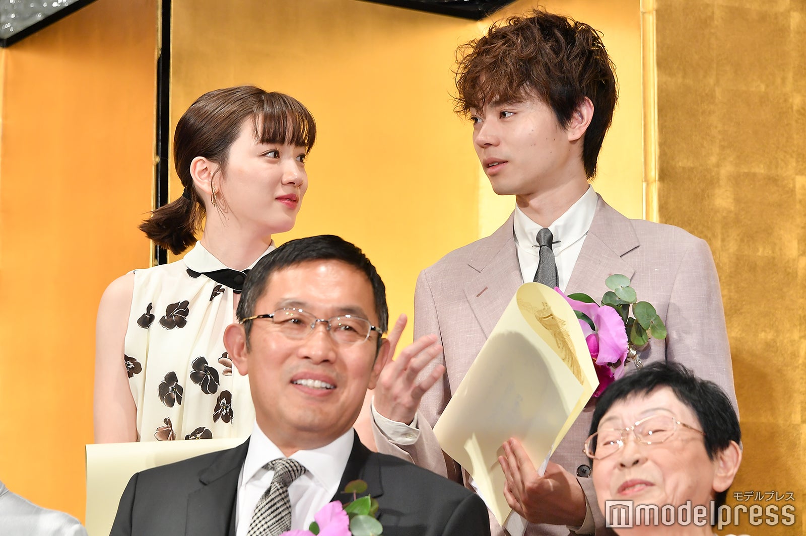 （後列）永野芽郁、菅田将暉（C）モデルプレス