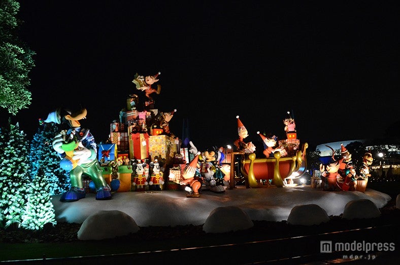 シンデレラ城に向かって左側のフォトロケーション（夜）